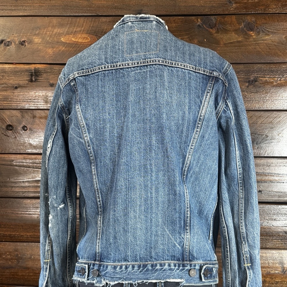 Levis Jacket Women's XS Trucker Denim Premium Jean Jacket 34" Chest - Picture 7 of 10